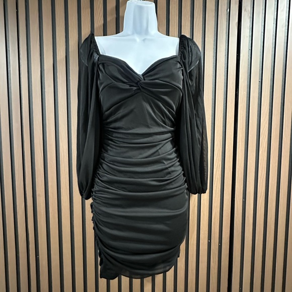 Elegant Black Ruched Dress - Picture 1 of 2